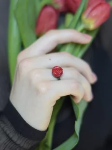 Róża z koralem - pierścionek srebrny - Pierścionki - miniaturka - grafika 1