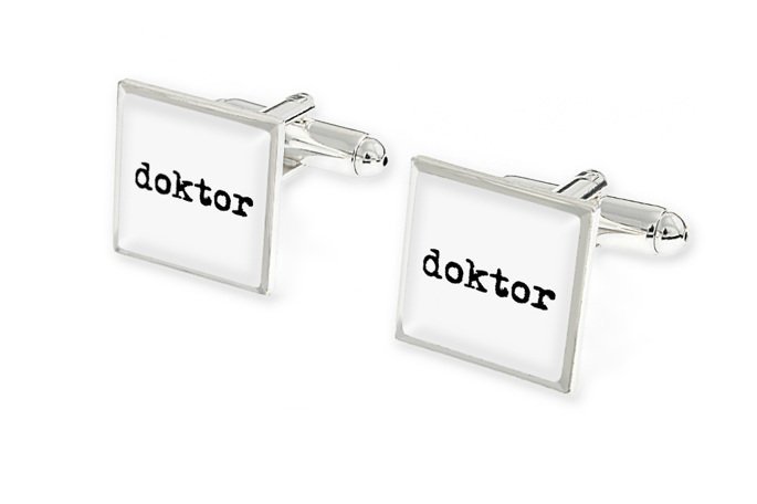 Trójwymiarowe Spinki Z Napisem Doktor Biel