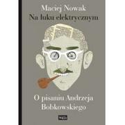Biografie i autobiografie - Biblioteka Więzi Na łuku elektrycznym - Maciej Nowak - miniaturka - grafika 1