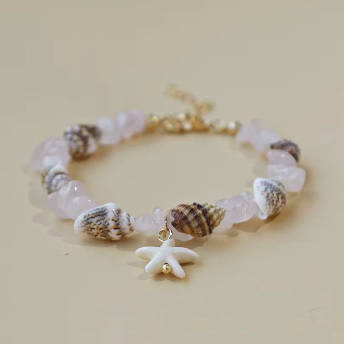 Różowa Bransoletka z Muszelkami i Kamieniami Ręcznie Robiona Summer Shells