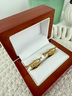 SPINKI DO MANKIETÓW złote trąbka trąbki muzyk - Spinki do mankietów i krawatów SPINKI DO MANKIETÓW złote trąbka trąbki muzyk - Spinki do mankietów i krawatów - miniaturka - grafika 1