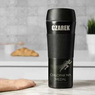 Czarny kubek termiczny z powłoką antypoślizgową i grawerem - Kubki termiczne - miniaturka - grafika 1