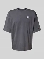 Koszulki męskie - T-shirt o kroju relaxed fit z wyhaftowanym logo - miniaturka - grafika 1