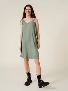 Sukienki - Damska sukienka bez rękawów mini OUTHORN SUDD604 - zielona - Outhorn - grafika 1