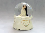 Ozdoby bożonarodzeniowe - Mmm, Kula Śnieżna-Pozytywka, Ruchome Wnętrze Młoda Para - miniaturka - grafika 1