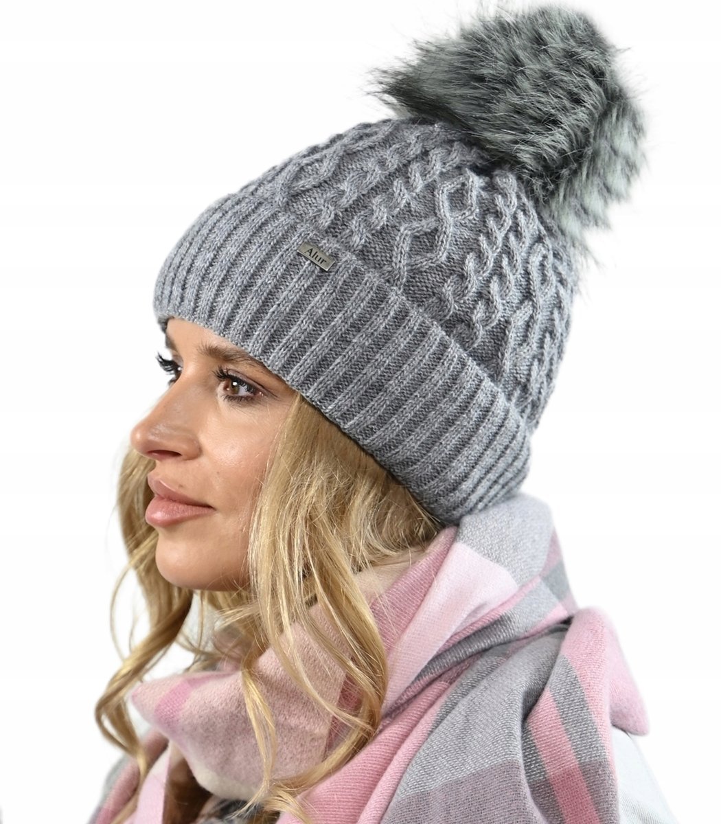 Szara Czapka Ciepła zimowa damska na polarze z dużym pomponem na PREZENT