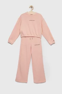 Dresy i komplety dla dziewczynek - Calvin Klein Jeans komplet dziecięcy kolor różowy - grafika 1