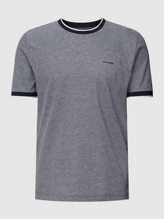 Koszulki męskie - T-shirt z paskami w kontrastowym kolorze - grafika 1