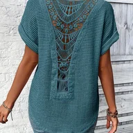 Koszule damskie - TEMU Elegancka damska bluzka z wycięciem w kształcie litery V i krótkim rękawem z kontrastową koronką - top z okrągłym dekoltem, jednokolorowy paski, - miniaturka - grafika 1