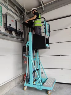 Podnośnik osobowy (udźwig: 140 kg, wymiary platformy: 48x69 cm, maks. wysokość robocza: 482 cm) 00081565 - Wózki magazynowe - miniaturka - grafika 15