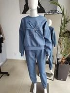 Dresy damskie - Masełkowy dres z kwiatkiem - marmurkowy niebieski One size - miniaturka - grafika 1