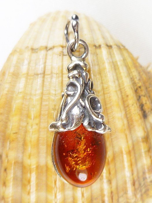 Wisiorek srebrny z bursztynem 601-47