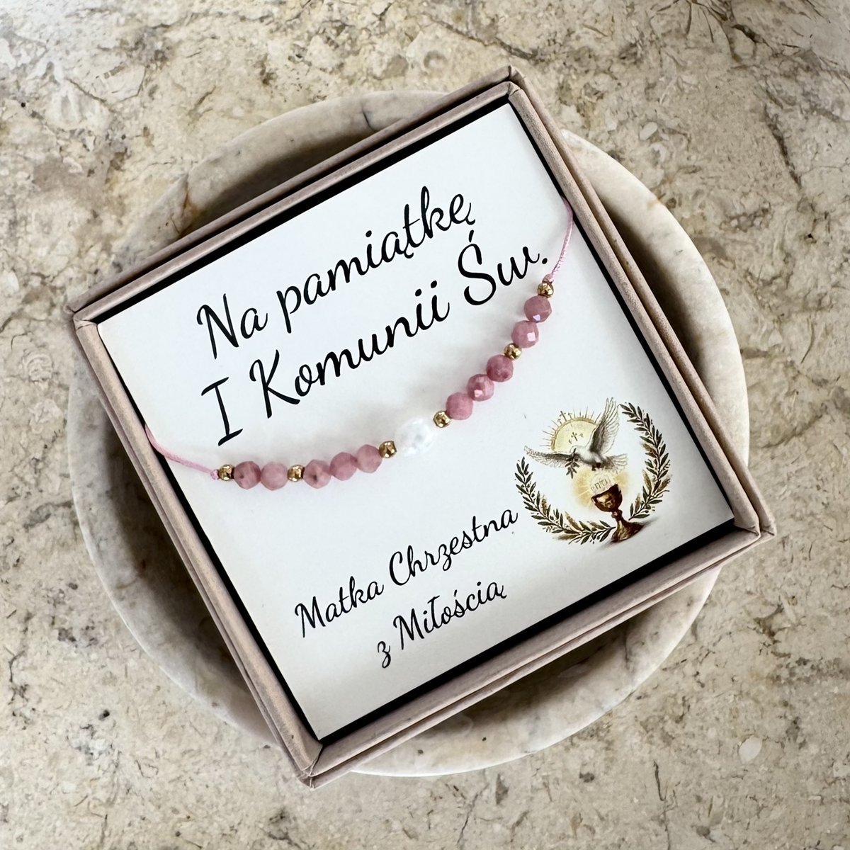 Bransoletka na I Komunię Świętą – rodochrozyt, perła i hematyt na różowej nici prezent od Matki Chrzestnej na Komunię
