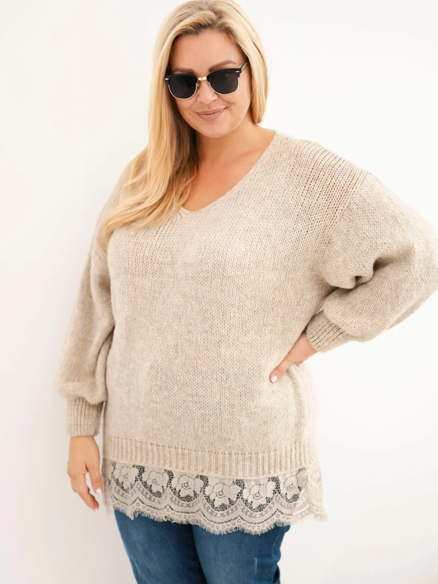Sweter damski Plus Size z koronkowym dołem ciemny beżowy