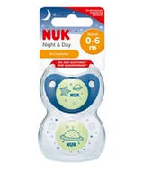 Smoczki uspokajające - NUK 730043 Smoczek 0-6m NIGHT DAY silikon 2szt pudełko LNC+10% - miniaturka - grafika 1
