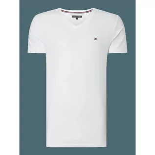 Koszulki męskie - T-shirt o kroju Slim Fit z dekoltem w serek - Tommy Hilfiger - grafika 1