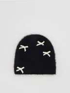 Czapki damskie - Reserved - Dzianinowa czapka z kokardkami - czarny - miniaturka - grafika 1