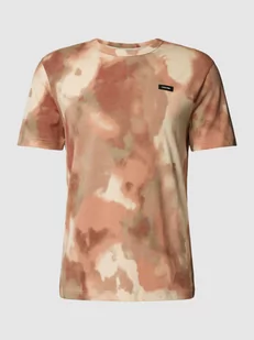 T-shirt ze wzorem moro na całej powierzchni - Koszulki męskie - miniaturka - grafika 1