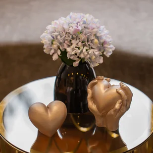 Świeca Serce w dłoniach, różowy - Świece - miniaturka - grafika 1