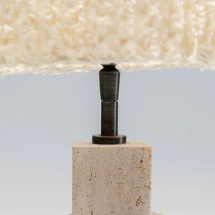 KARE Lipsi lampa stołowa ze stopą z trawertynu - Lampy stojące - miniaturka - grafika 2