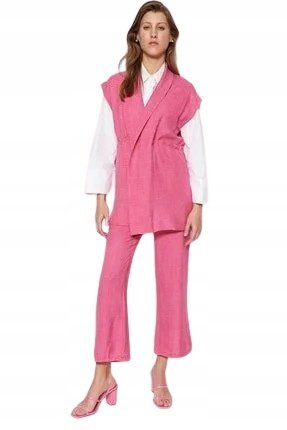 TRENDYOL RÓŻOWY KOMPLET DAMSKI Z KRÓTKIM RĘKAWEM I SZEROKIM DOŁEM 42 5_A