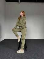 Dresy damskie - Dres z ozdobnym paskiem i kapturem - oliwkowy - miniaturka - grafika 1