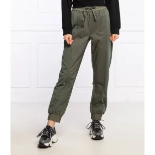 Emporio Armani Spodnie dresowe | Regular Fit - Dresy damskie - miniaturka - grafika 1