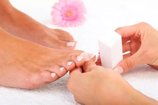 Pedicure hybrydowy w Warszawie - Wilanów - Czasopisma - miniaturka - grafika 1