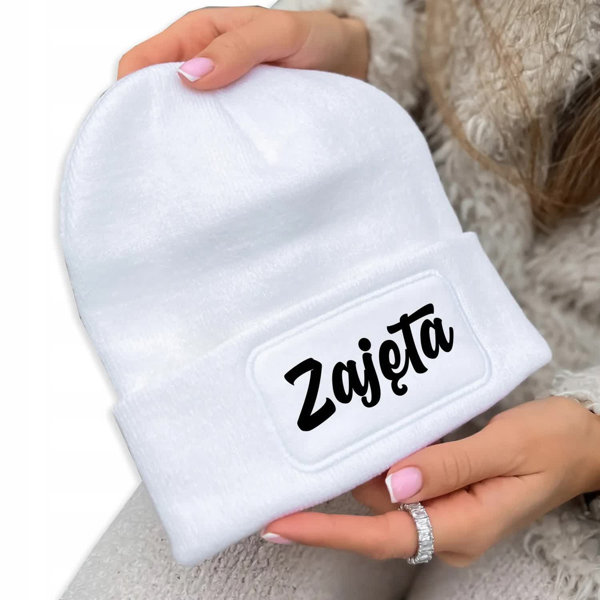 Czapka Jesienna Bawełniana ZIMOWA Biała Beanie ZAJĘTA Na Prezent Wzory