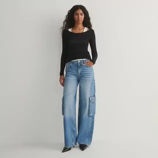 Spodnie damskie - Reserved - Jeansy wide leg z kieszeniami cargo - Niebieski - grafika 1