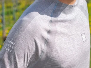 COMPRESSPORT Koszulka biegowa z długim rękawem TRAINING TSHIRT szara - Koszulki sportowe męskie - miniaturka - grafika 3