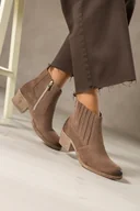 Botki damskie - Ciemnobeżowe botki skórzane damskie kowbojki na szerokim ściętym klocku guma w cholewce PRODUKT POLSKI Casu 39455 - miniaturka - grafika 1