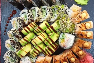 Zestaw Sushi Premium dla przyjaciół w Restauracji Sushi Zone - Czasopisma - miniaturka - grafika 1