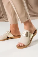 Klapki i japonki damskie - Beżowe klapki skórzane damskie na ozdobnej płaskiej podeszwie złota ozdoba PRODUKT POLSKI Casu 40423 - miniaturka - grafika 1