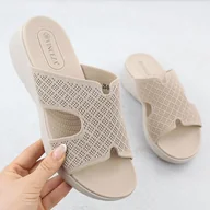 Klapki i japonki damskie - Klapki damskie na podwyższeniu beżowe Vinceza 97300 - miniaturka - grafika 1