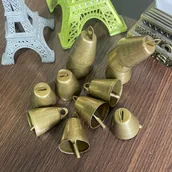 Inne - 12 sztuk, rustykalne brązowe metalowe dzwonki dla krów, 1.4 x 1.1 cala dzwonki dla psów, głośne miedziane dzwonki dla zwierząt dla bydła, owiec i - miniaturka - grafika 1