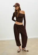 Spodnie damskie - Stradivarius Luźne spodnie jogger miękkie w dotyku Brązowy L - miniaturka - grafika 1