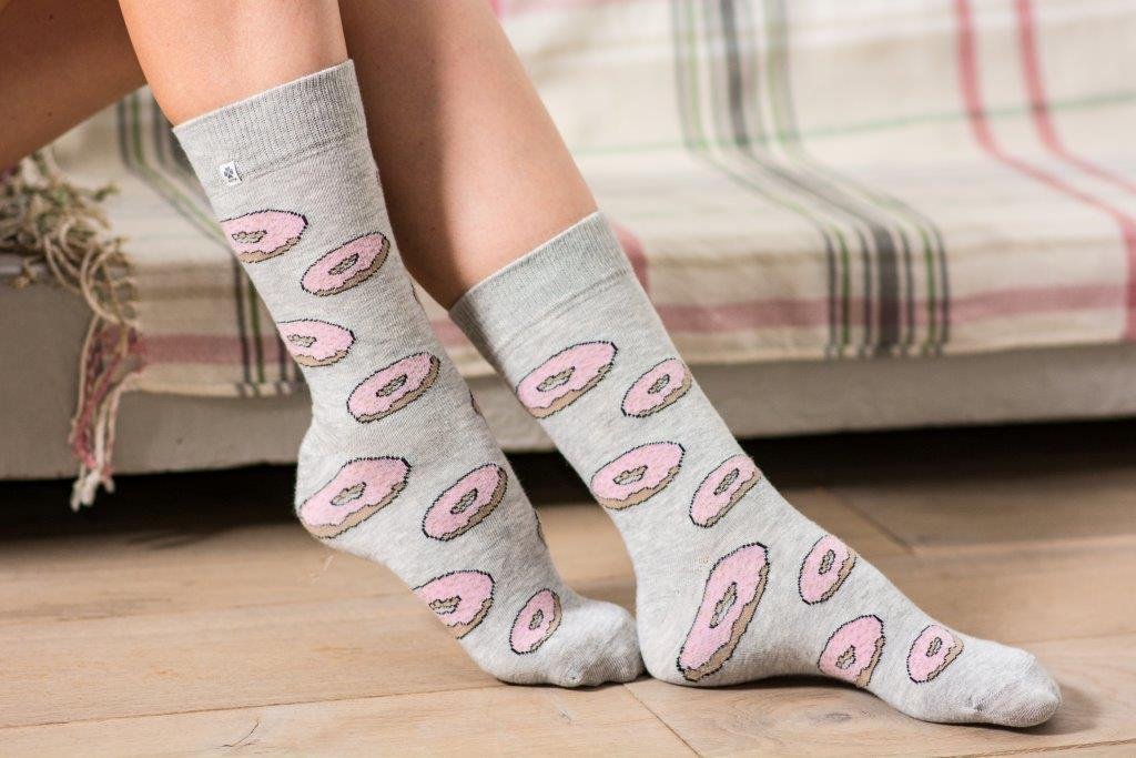 Kolorowe skarpetki w pączki damskie, szare w różowe donaty