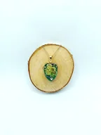 Naszyjniki - Zawieszka z kwiatami orzech laskowy - miniaturka - grafika 1