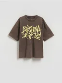 Koszulki dla chłopców - Reserved - T-shirt z nadrukiem - brązowy - miniaturka - grafika 1