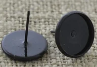 Półfabrykaty do biżuterii - [40467] Baza kolczyka wkrętka czarna kaboszon 12mm - miniaturka - grafika 1