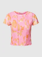 Koszulki i topy damskie - T-shirt we wzory na całej powierzchni - miniaturka - grafika 1
