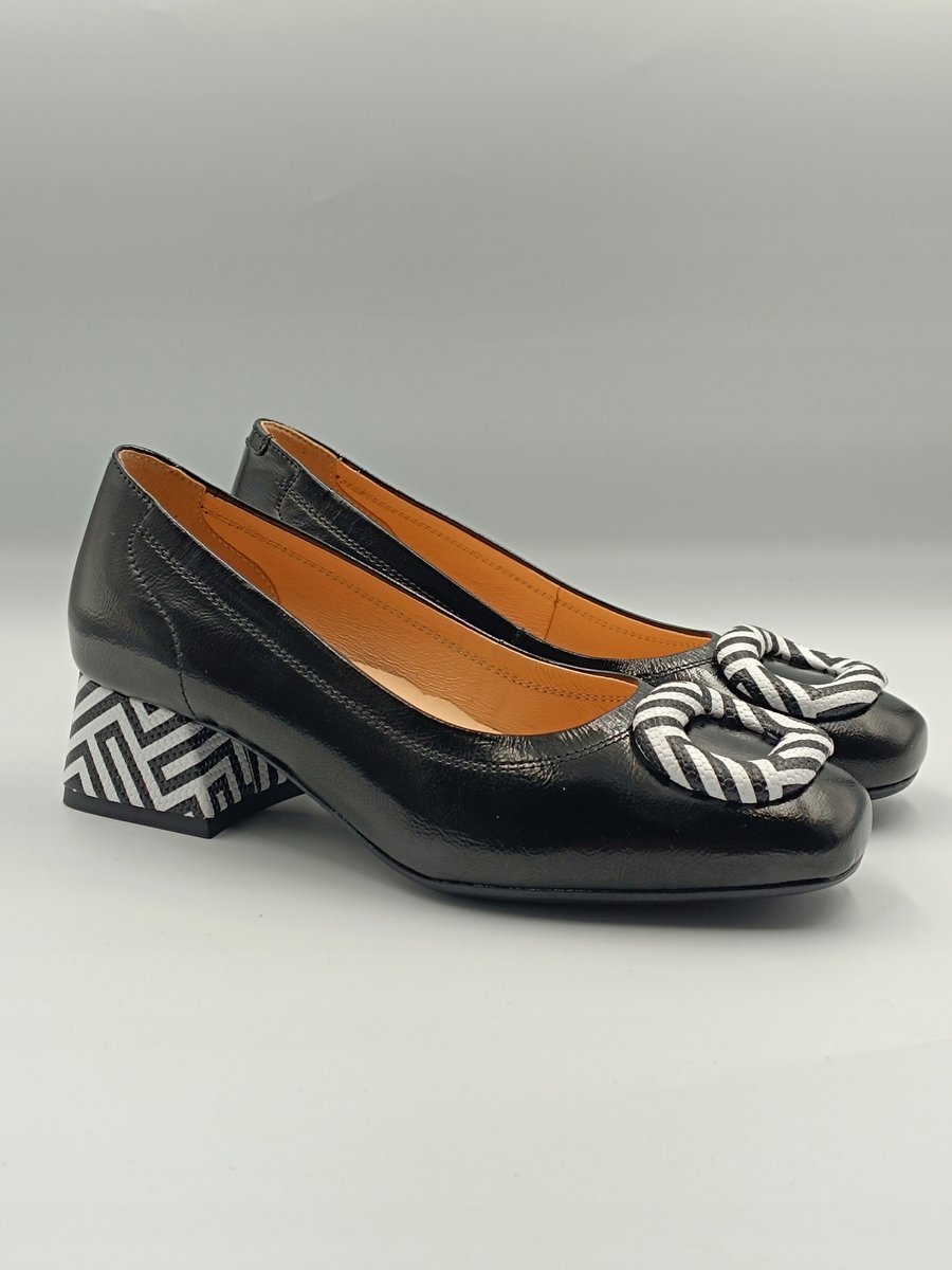 Czarne lakierowane czółenka geometryczne dodatki AF1536V PULSO r. 38