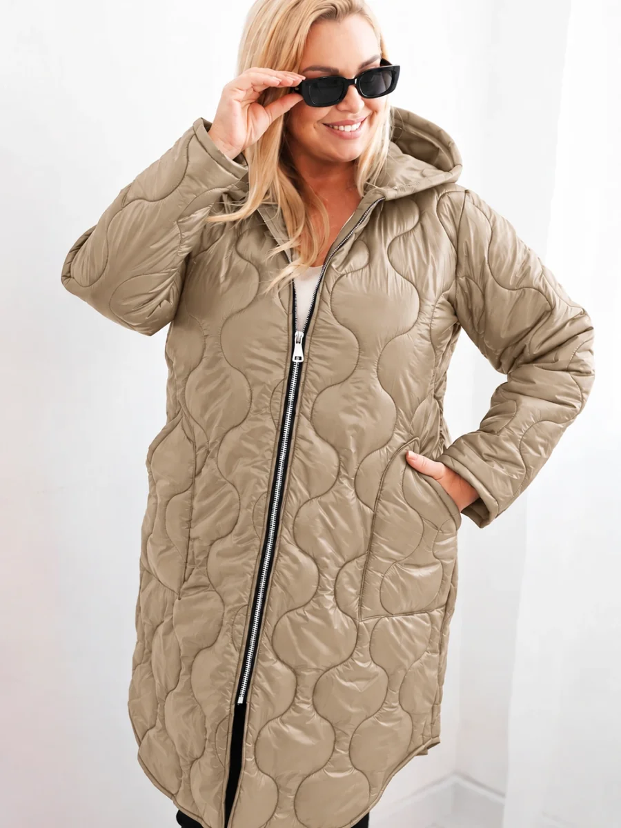 Kurtka damska Plus Size zimowa pikowana z kapturem jasno camelowa Jasny Camelowy