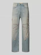 Spodnie męskie - Jeansy o kroju baggy fit z wyhaftowany, motywem - miniaturka - grafika 1