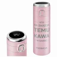 Kubki termiczne - Kubek termiczny różowy z wyświetlaczem LED i grawerem dla studentki n - miniaturka - grafika 1