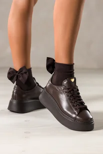 Czekoladowe sneakersy skórzane damskie buty sportowe na platformie złote serce na języku sznurowane PRODUKT POLSKI Casu 8201 - Półbuty damskie - miniaturka - grafika 1