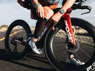 COMPRESSPORT opaski kompresyjne na łydki R2 AERO black - Pozostały sprzęt i akcesoria do ćwiczeń - miniaturka - grafika 7