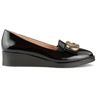 Półbuty damskie - Eleganckie czarne lakierowane półbuty z ozdobą na niskiej koturnie - Inna marka - miniaturka - grafika 1