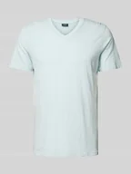 Koszulki męskie - T-shirt z dekoltem w serek - miniaturka - grafika 1